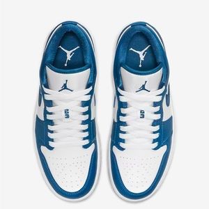 AIR JORDAN 1 LOW women sneakers size 7 in marina blue